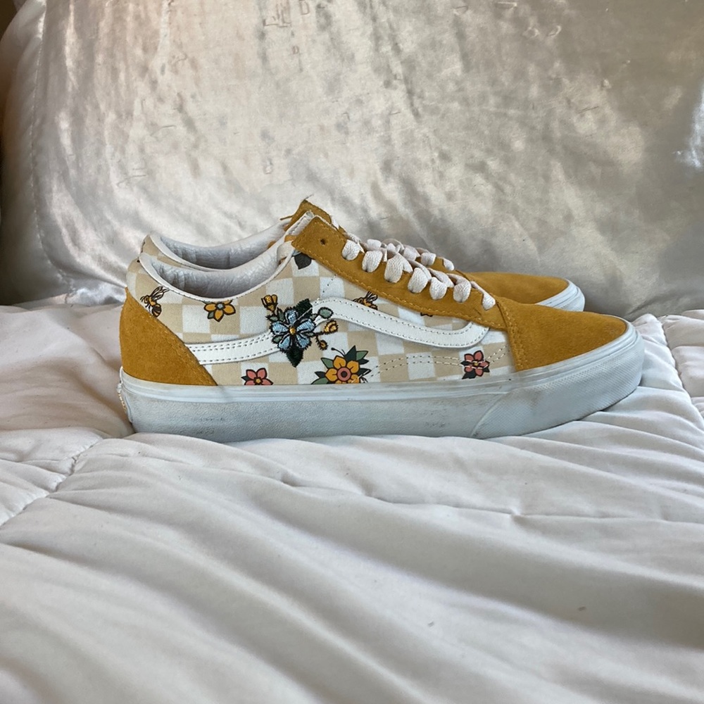 Women’s 8.5 Vans